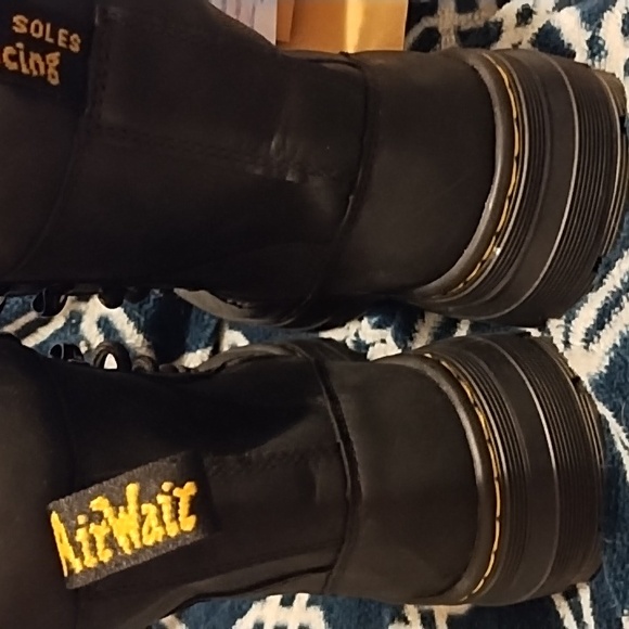 New Dr marten Black boots unisex Size 4 Men 5 Women's Nwt - Picture 2 of 10